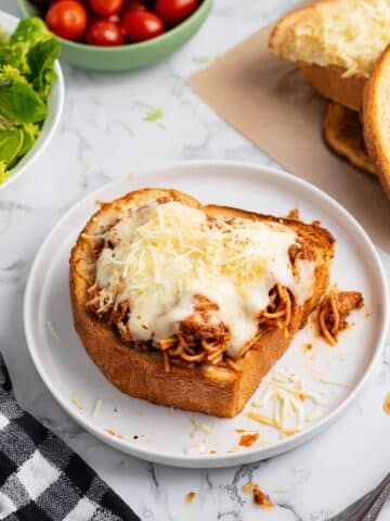 Spaghetti Stuffed Garlic Bread Recipe