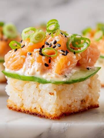 Crispy Rice Salmon with Spicy Yuzu Mayo Topping Recipe