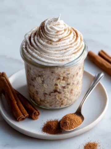 Cinnamon Roll Overnight Oatmeal Recipe