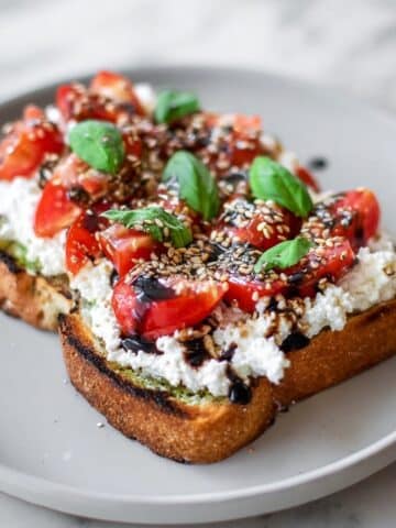Caprese Cottage Cheese Toast Recipe