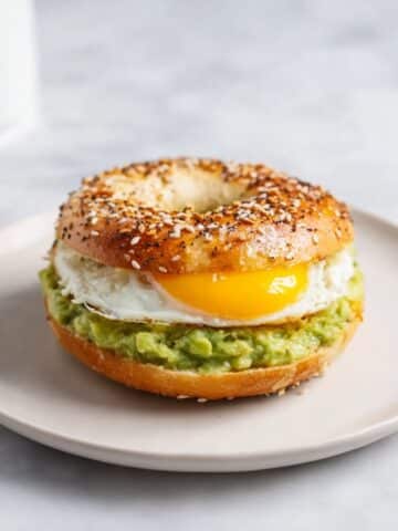 Avocado and Egg Breakfast Sandwich on Bagel Recipe