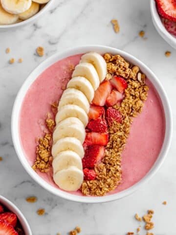 Strawberry Banana Smoothie Bowl Recipe