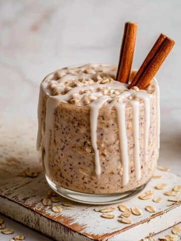 Cinnamon Roll Overnight Oats Recipe