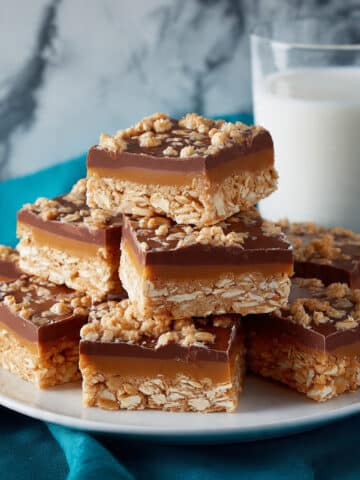 No-Bake Chocolate Oat Bars Recipe